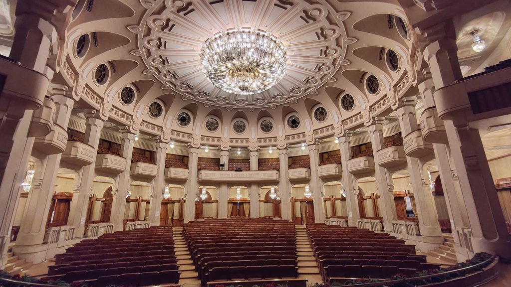huge-chandelier.jpg